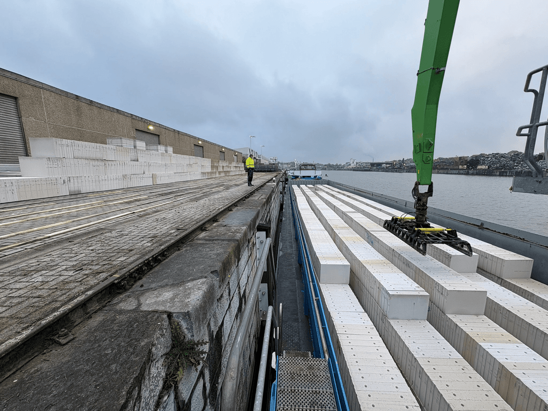 lossen schip Xella 2
