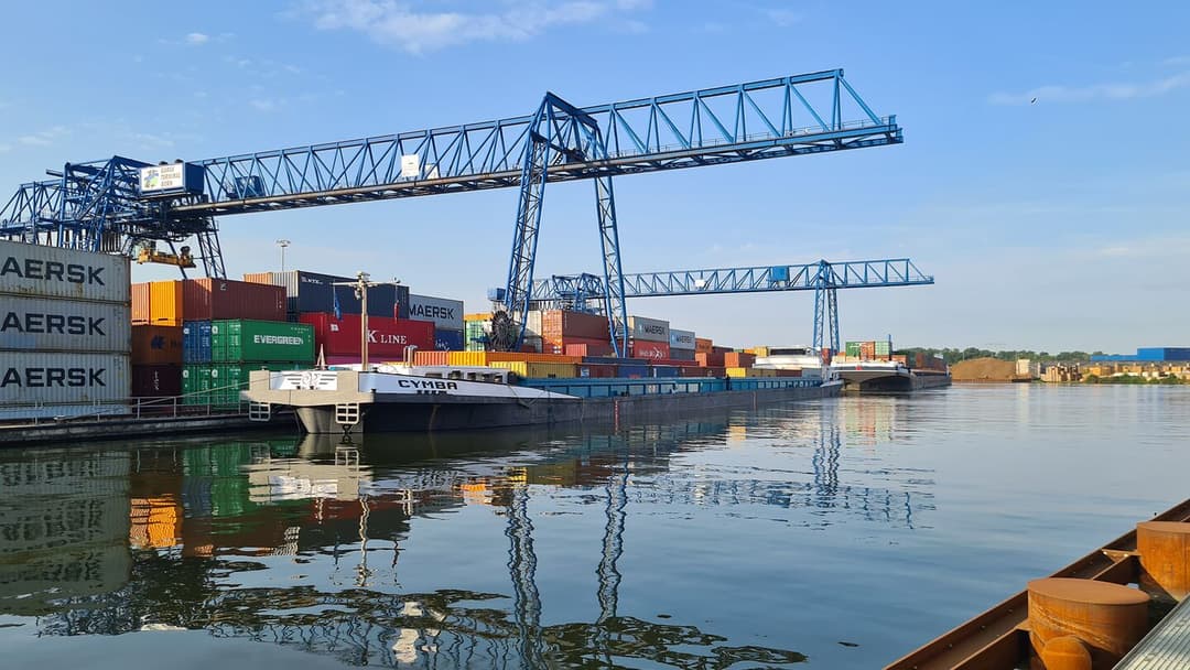 limburg-express-barge-terminal-born