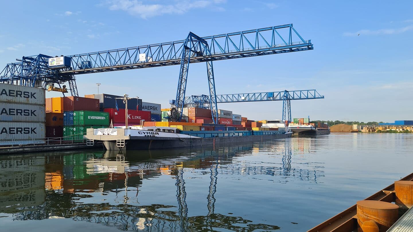 limburg-express-barge-terminal-born